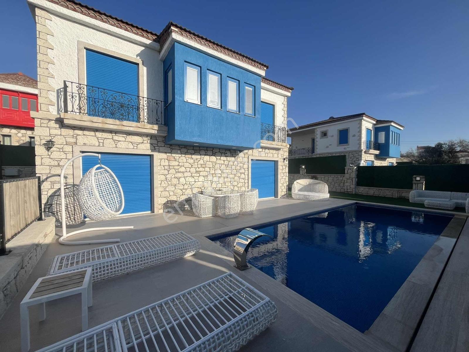 Çeşme'de Satılık Tam Müstakil Villa 4+1 420m2 Arsa Paylı — fotoğraf 34