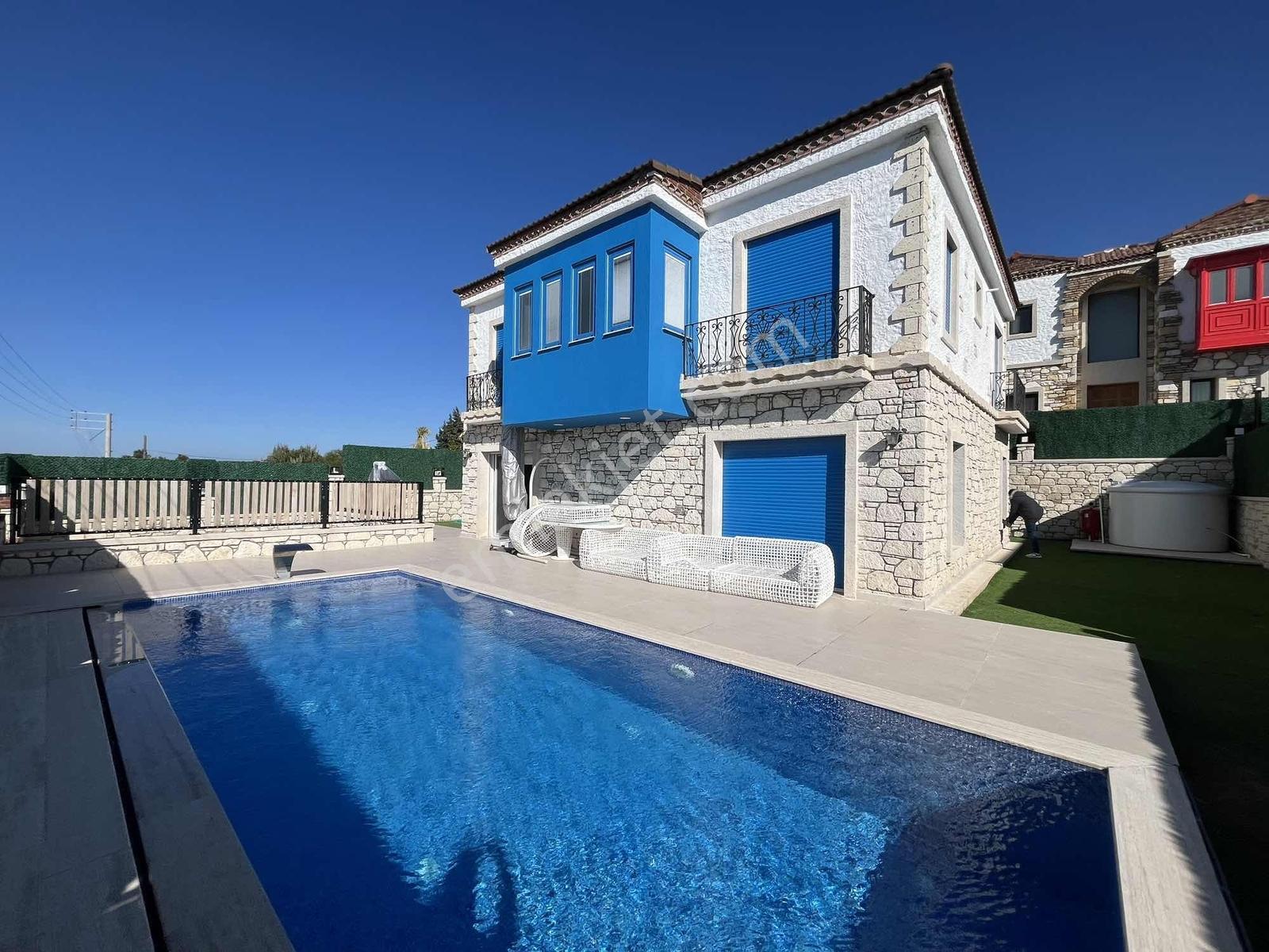 Çeşme'de Satılık Tam Müstakil Villa 4+1 420m2 Arsa Paylı — fotoğraf 35