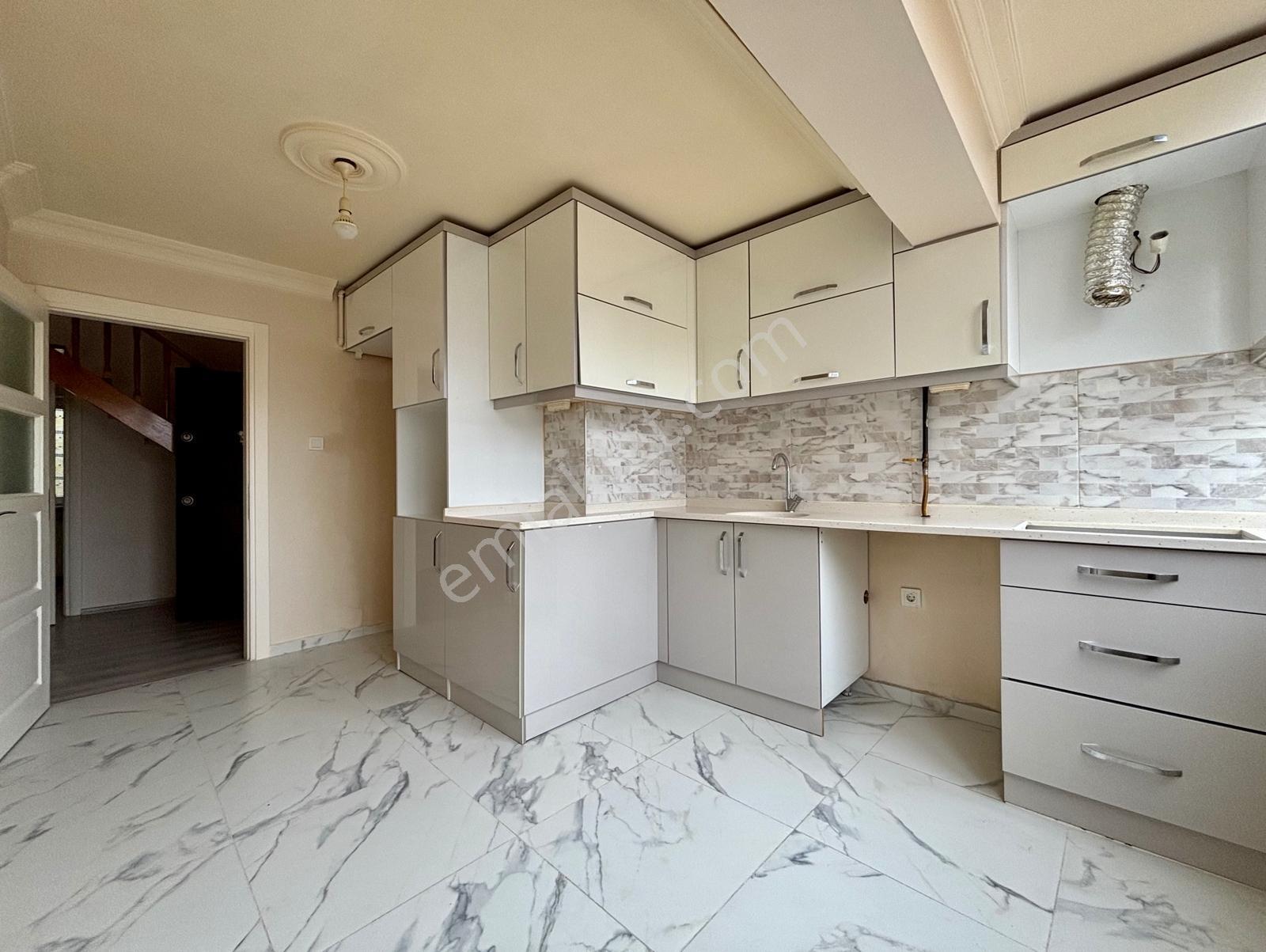 Davutdede Mah.asansörlü Binada Satılık 4+1 Teraslı Dubleks Daire — fotoğraf 2