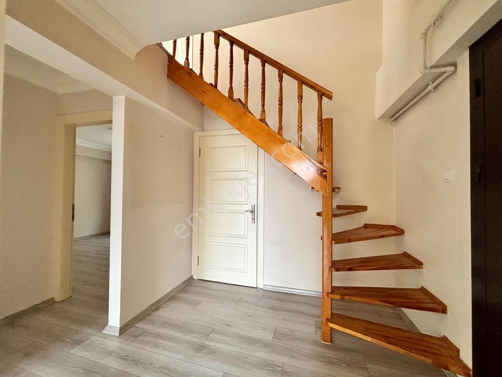 Davutdede Mah.asansörlü Binada Satılık 4+1 Teraslı Dubleks Daire — fotoğraf 7