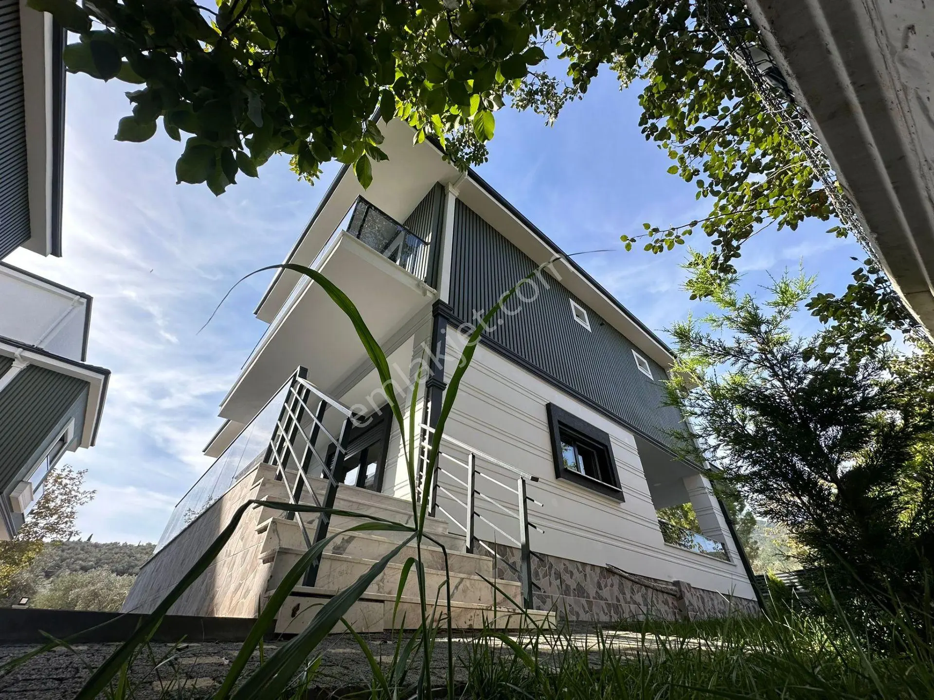 Ay Emlaktangürede Kazdağlarının Eteklerinde Deniz Manzaralı Satılık 3+1 Sitede Tek Müsta — fotoğraf 4