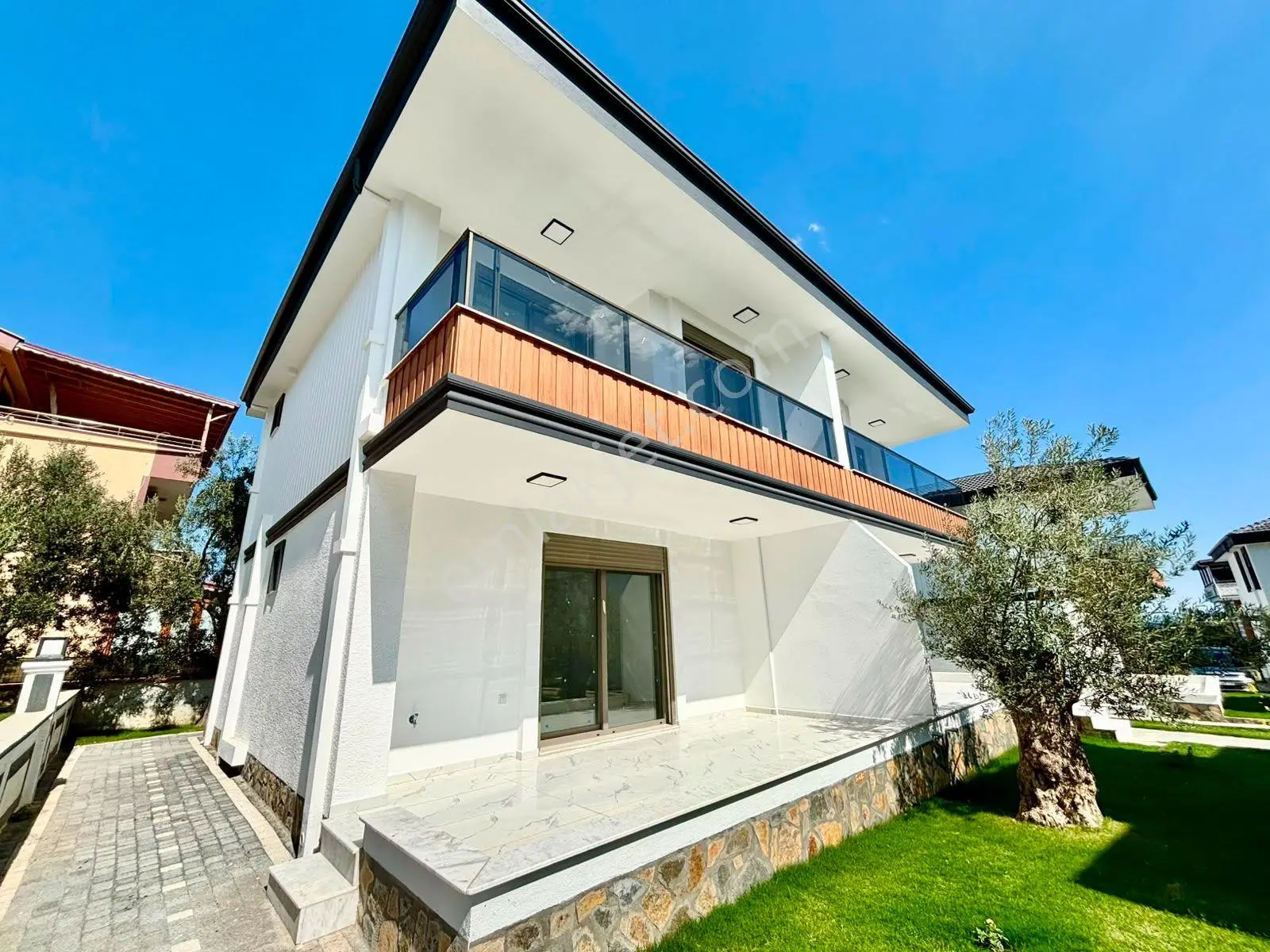 ꧁Ay Emlaktan꧂Küçükkuyu'Da Denize Sadece 250 Mt Satılık 2+1 Ultra Lüks Muhteşem V...