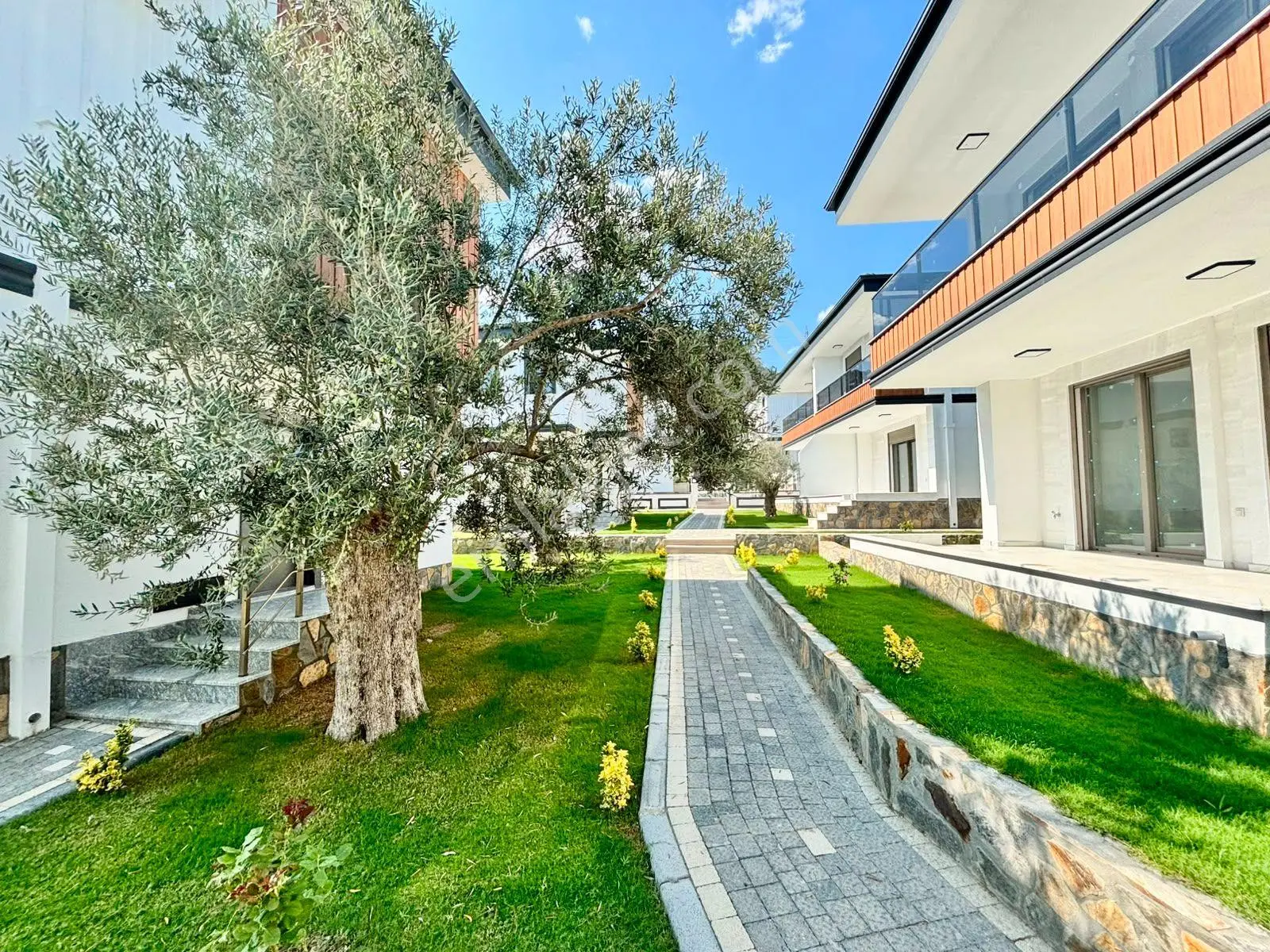 ꧁ay Emlaktan꧂küçükkuyu'da Denize Sadece 250 Mt Satılık 2+1 Ultra Lüks Muhteşem Villa — fotoğraf 4