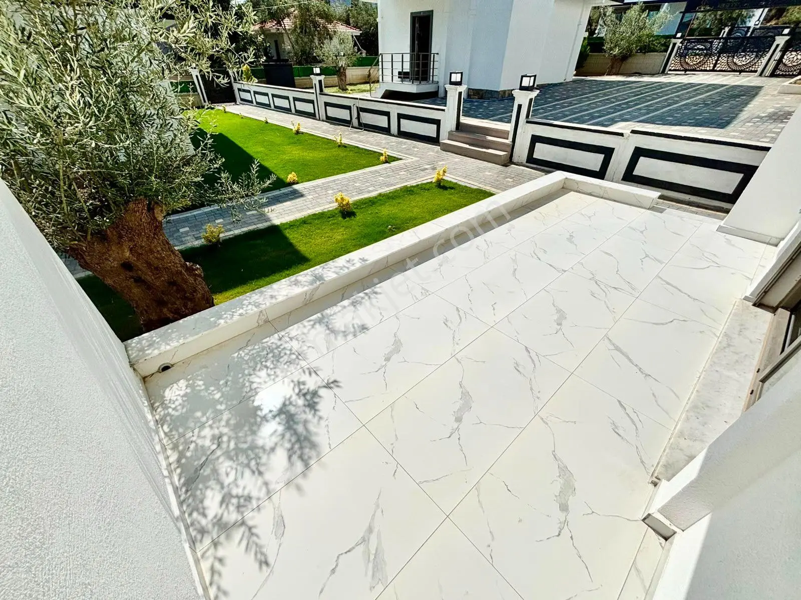꧁ay Emlaktan꧂küçükkuyu'da Denize Sadece 250 Mt Satılık 2+1 Ultra Lüks Muhteşem Villa — fotoğraf 7