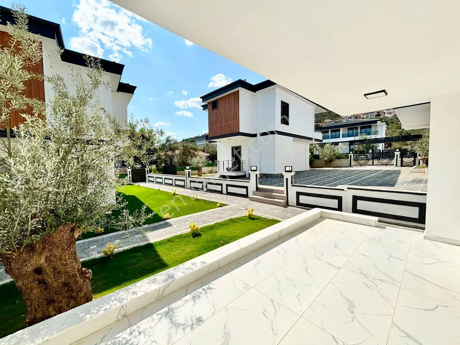 ꧁ay Emlaktan꧂küçükkuyu'da Denize Sadece 250 Mt Satılık 2+1 Ultra Lüks Muhteşem Villa — fotoğraf 8