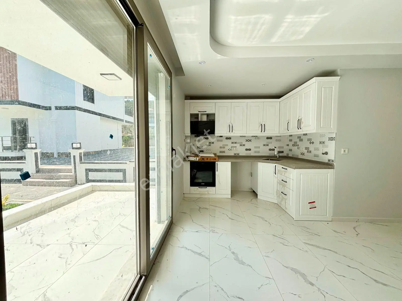 ꧁ay Emlaktan꧂küçükkuyu'da Denize Sadece 250 Mt Satılık 2+1 Ultra Lüks Muhteşem Villa — fotoğraf 9