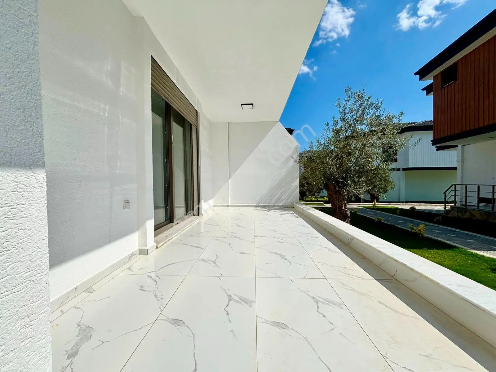 ꧁ay Emlaktan꧂küçükkuyu'da Denize Sadece 250 Mt Satılık 2+1 Ultra Lüks Muhteşem Villa — fotoğraf 14