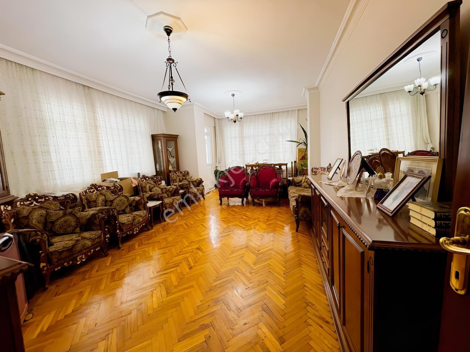 Bahçelievler Çamlık Caddesi Satılık 3+1 Asansörlü Daire 130 M2 — fotoğraf 5