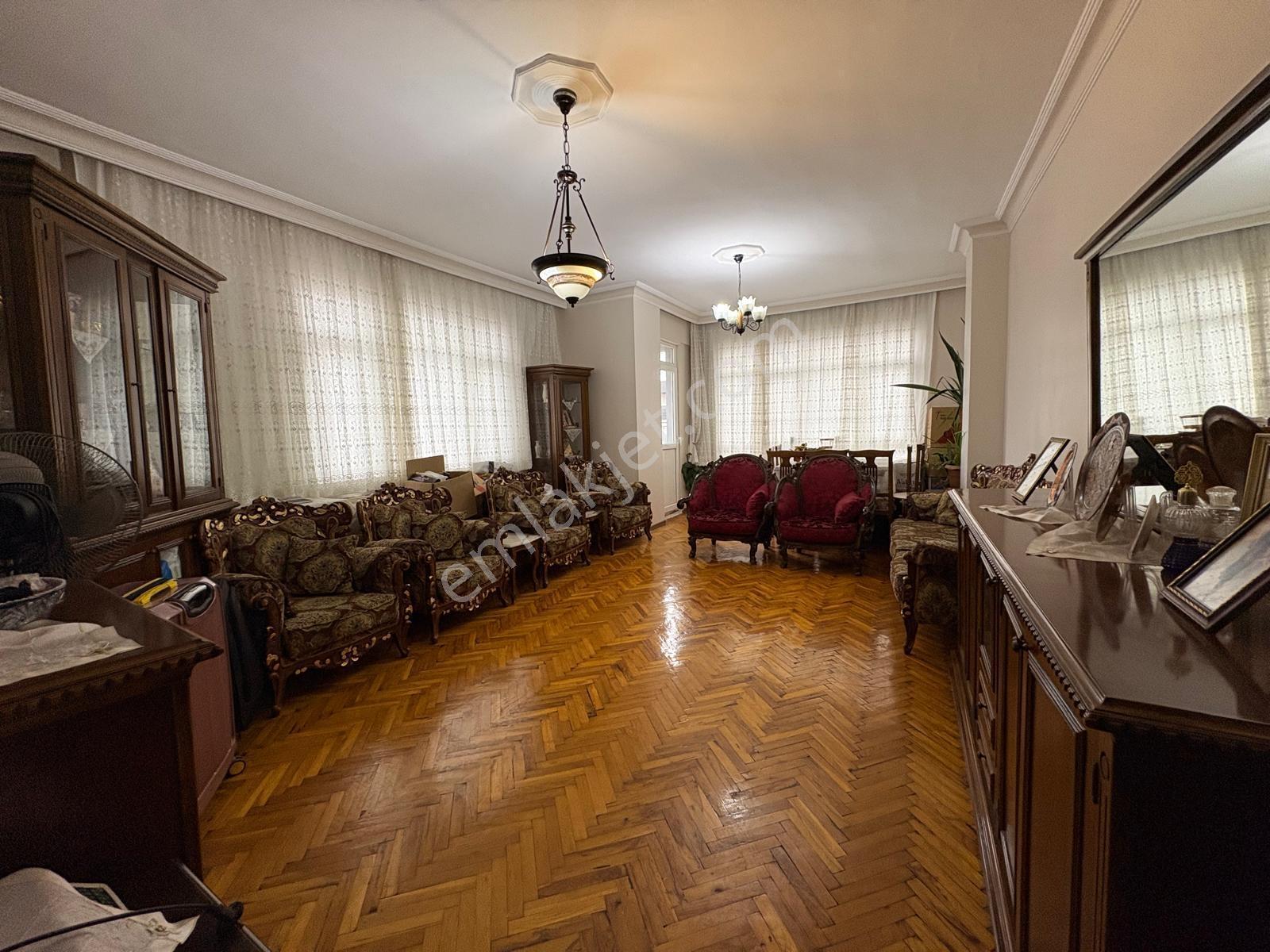 Bahçelievler Çamlık Caddesi Satılık 3+1 Asansörlü Daire 130 M2 — fotoğraf 6