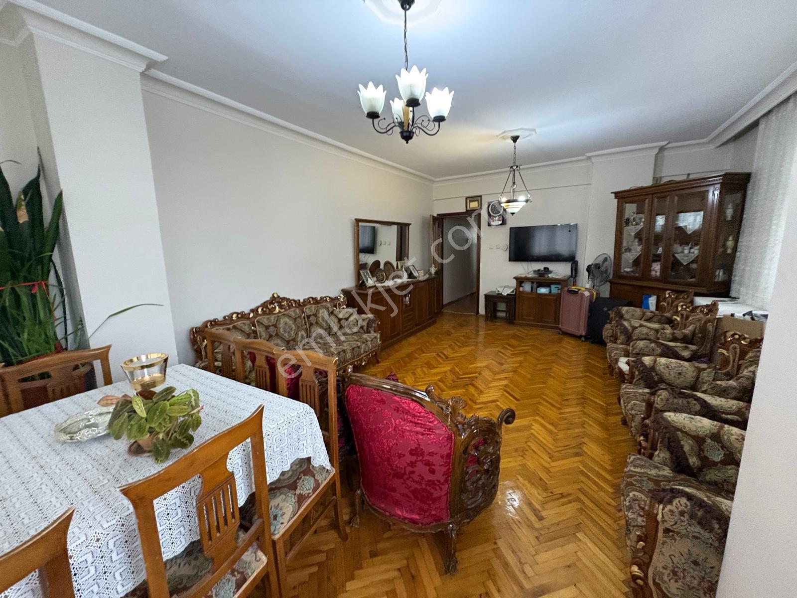 Bahçelievler Çamlık Caddesi Satılık 3+1 Asansörlü Daire 130 M2 — fotoğraf 7