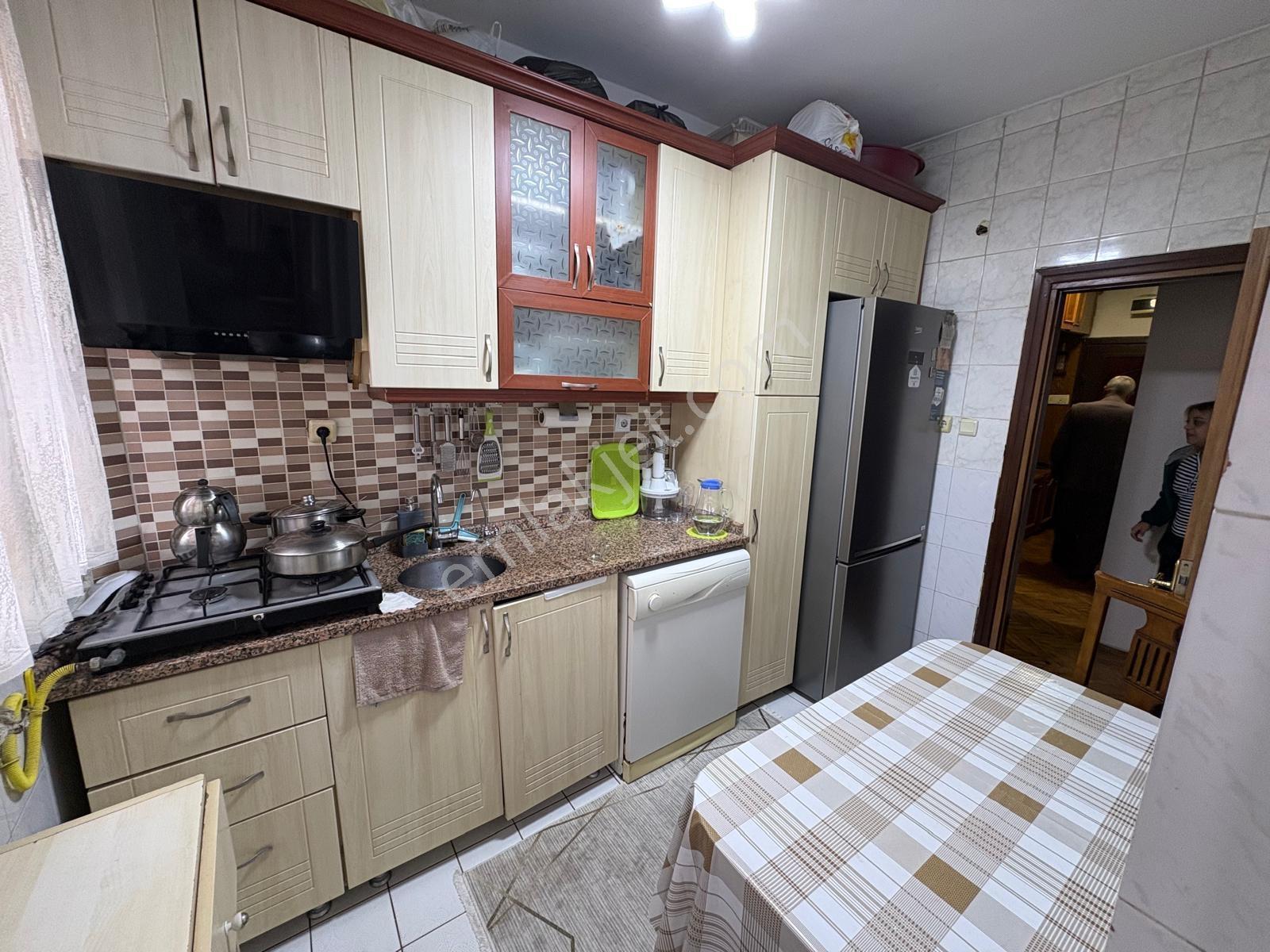 Bahçelievler Çamlık Caddesi Satılık 3+1 Asansörlü Daire 130 M2 — fotoğraf 8