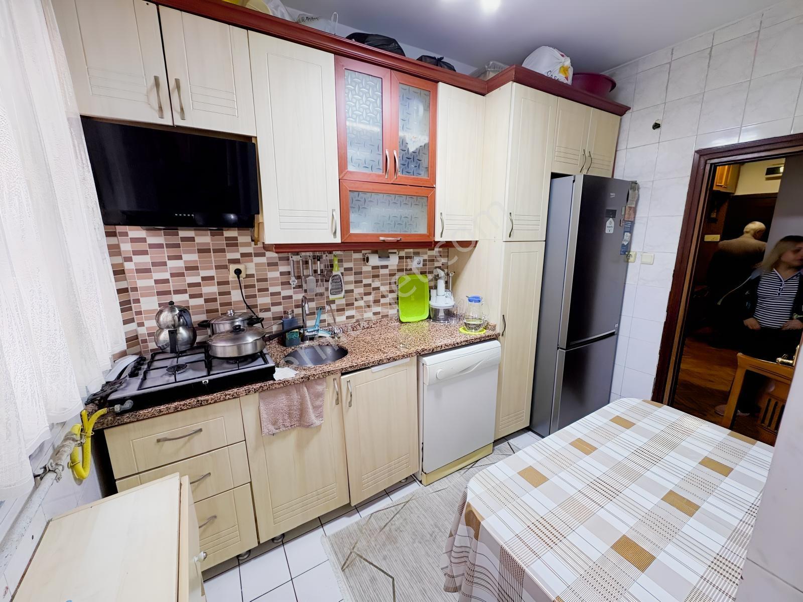 Bahçelievler Çamlık Caddesi Satılık 3+1 Asansörlü Daire 130 M2 — fotoğraf 9