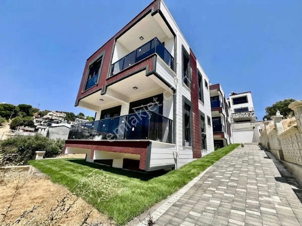Ay Emlaktan Pelitköy'de Denize Sadece 1 Sokak Doğa İle İç İçe Satılık 4+1 Lüks M...