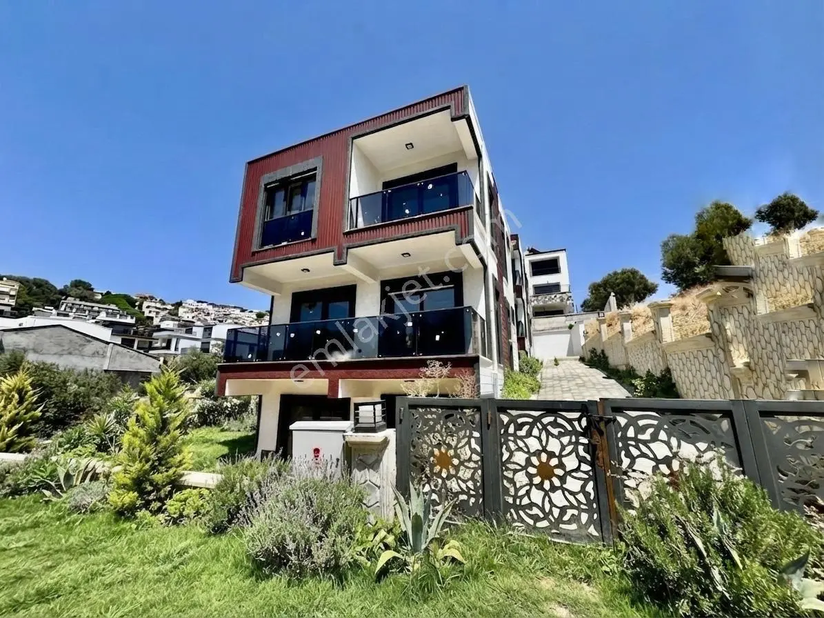 Ay Emlaktan Pelitköy'de Denize Sadece 1 Sokak Doğa İle İç İçe Satılık 4+1 Lüks Müstakil Villa — fotoğraf 3