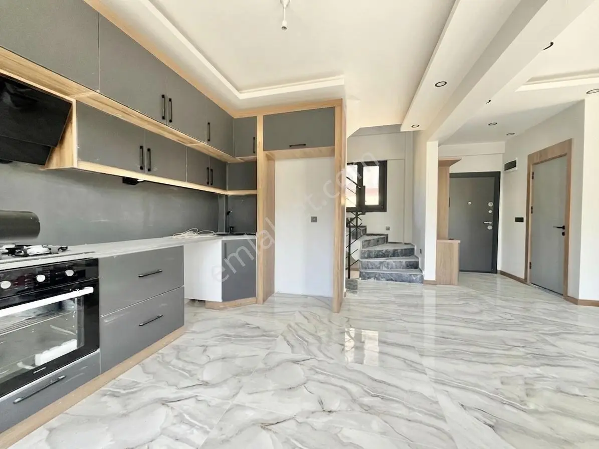 Ay Emlaktan Pelitköy'de Denize Sadece 1 Sokak Doğa İle İç İçe Satılık 4+1 Lüks Müstakil Villa — fotoğraf 10
