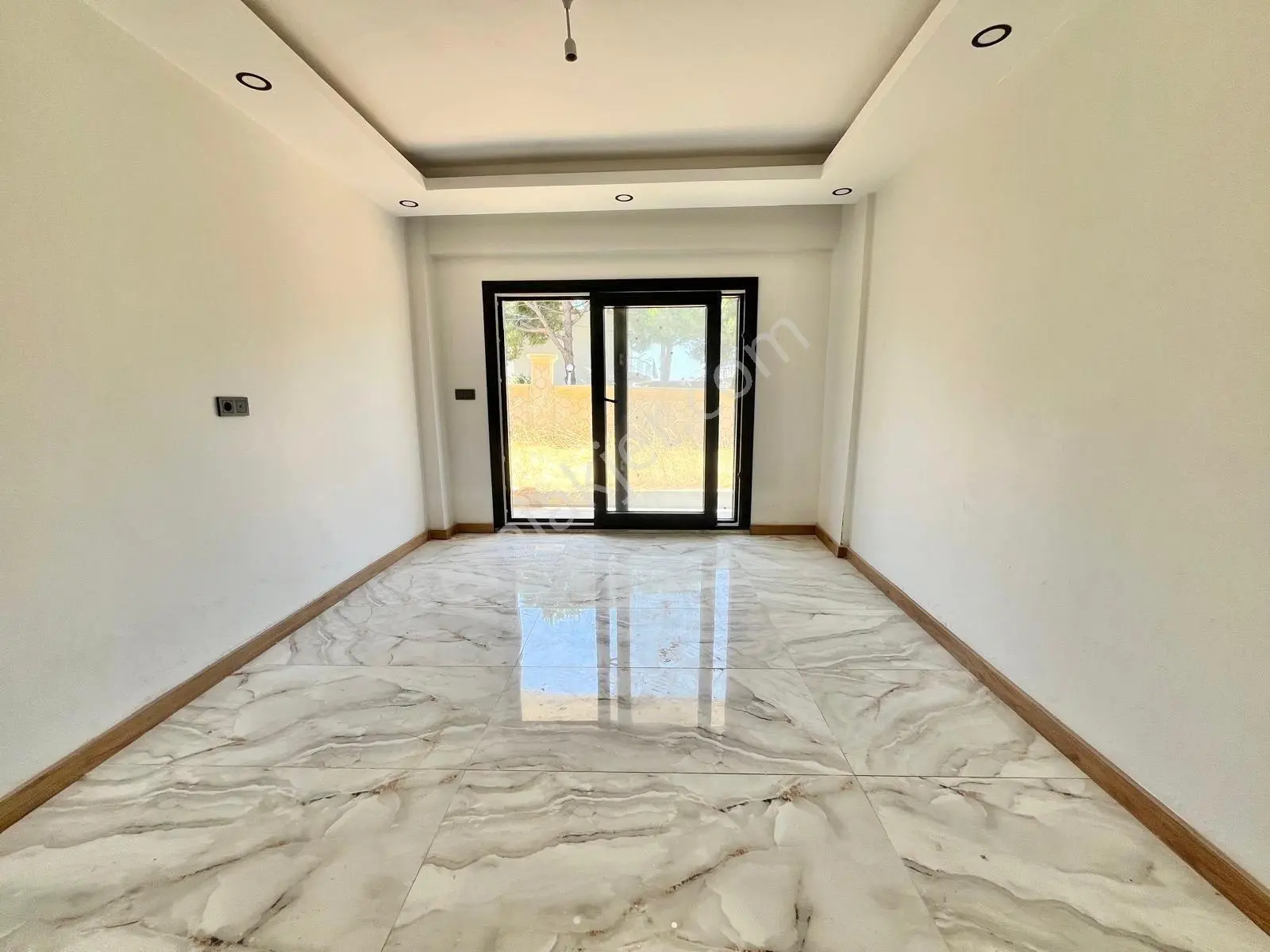 Ay Emlaktan Pelitköy'de Denize Sadece 1 Sokak Doğa İle İç İçe Satılık 4+1 Lüks Müstakil Villa — fotoğraf 20