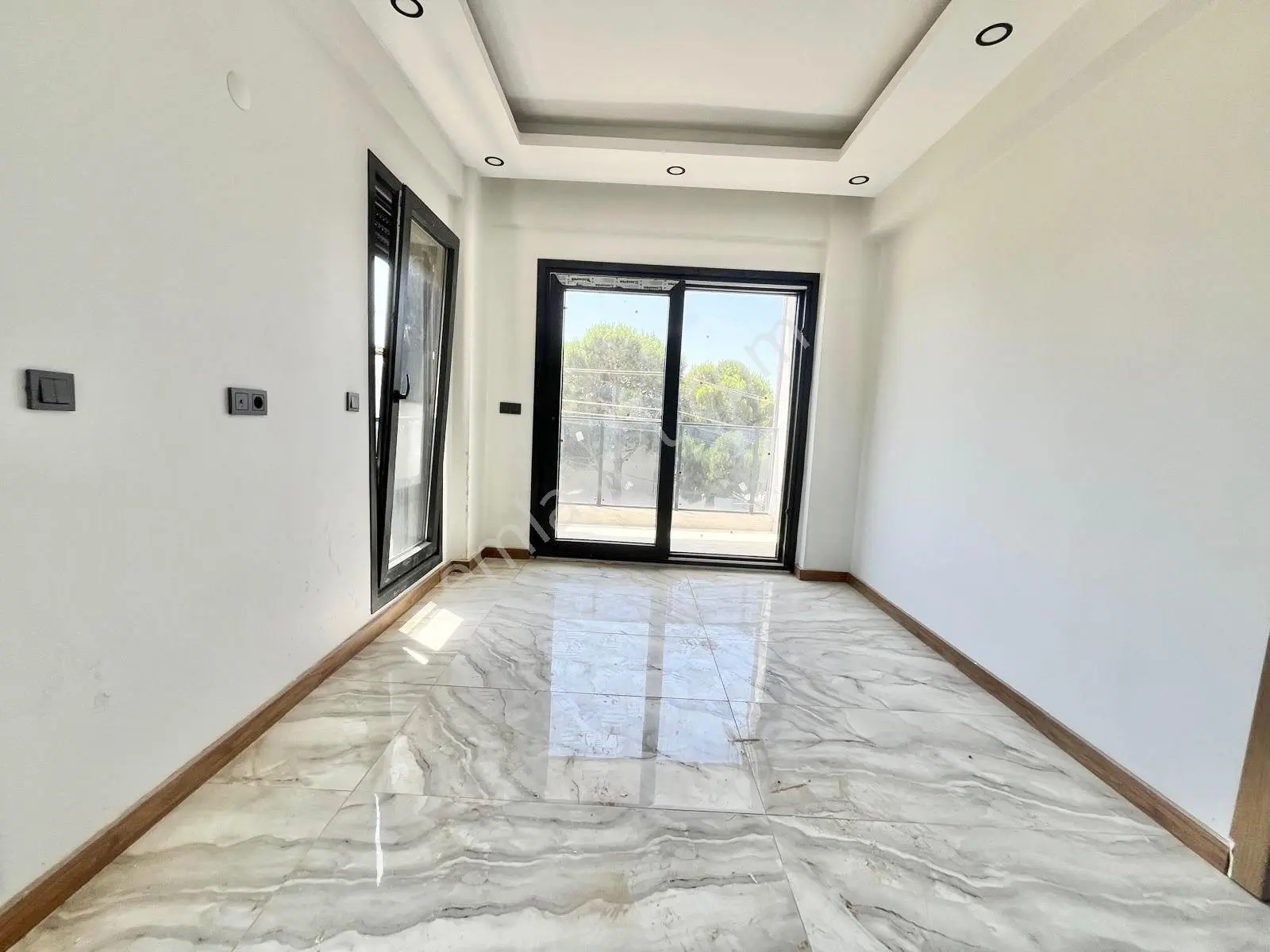 Ay Emlaktan Pelitköy'de Denize Sadece 1 Sokak Doğa İle İç İçe Satılık 4+1 Lüks Müstakil Villa — fotoğraf 22