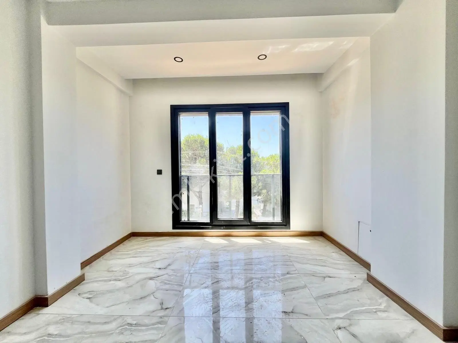 Ay Emlaktan Pelitköy'de Denize Sadece 1 Sokak Doğa İle İç İçe Satılık 4+1 Lüks Müstakil Villa — fotoğraf 24