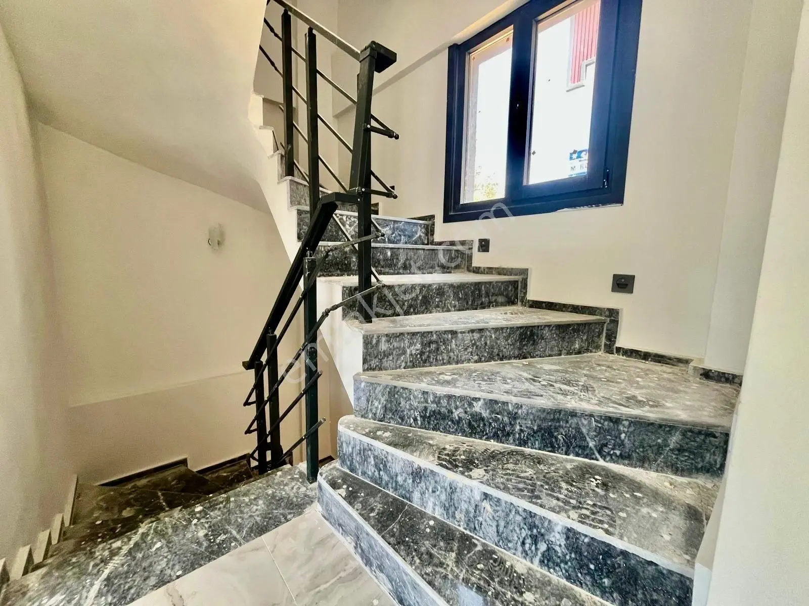 Ay Emlaktan Pelitköy'de Denize Sadece 1 Sokak Doğa İle İç İçe Satılık 4+1 Lüks Müstakil Villa — fotoğraf 25