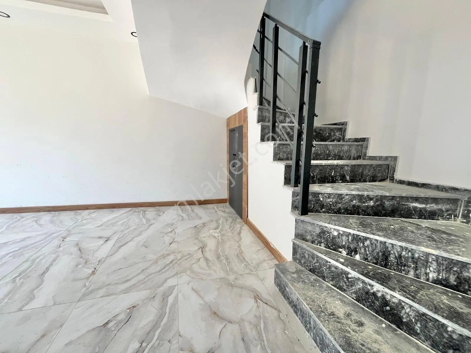 Ay Emlaktan Pelitköy'de Denize Sadece 1 Sokak Doğa İle İç İçe Satılık 4+1 Lüks Müstakil Villa — fotoğraf 35