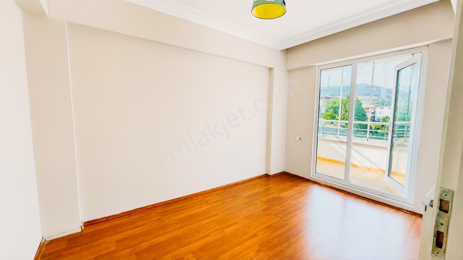 Canik'de Şehir Manzaralı 3+1 Uygun Ara Kat Daire — fotoğraf 4