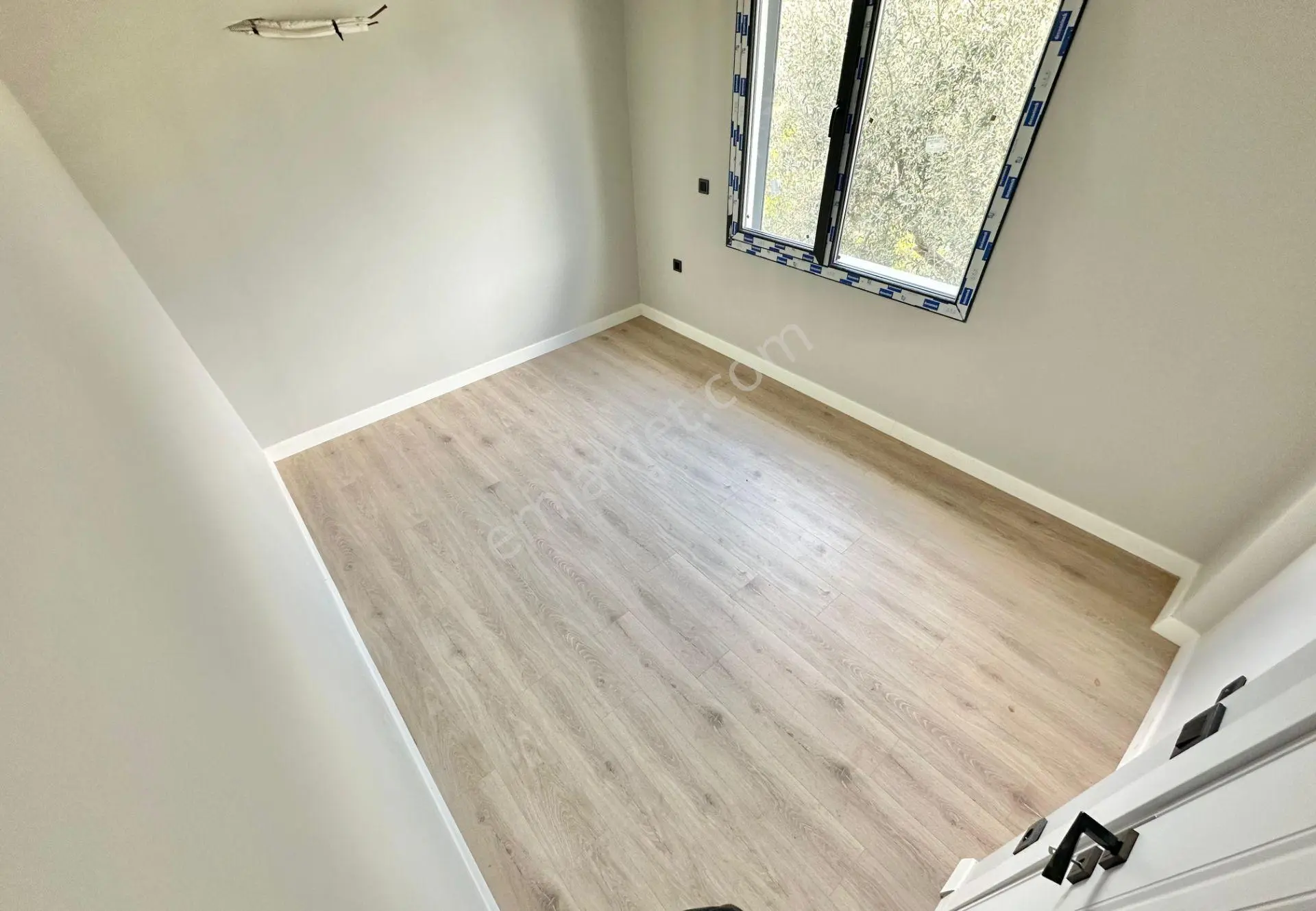 ꧁ay Emlaktan꧂denize Sadece 50 Mt Yüzme Havuzlu Geniş Bahçeli Satılık 3+1 Villa — fotoğraf 12