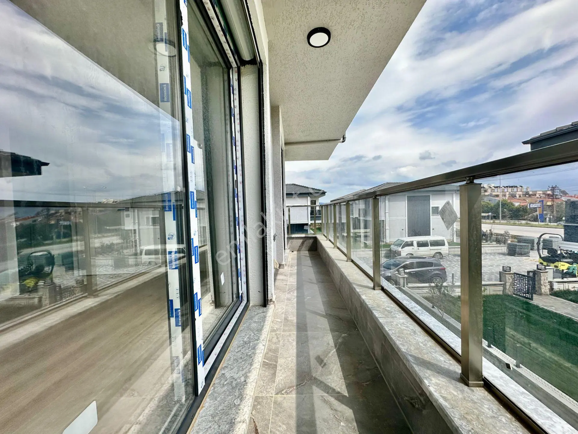 ꧁ay Emlaktan꧂denize Sadece 50 Mt Yüzme Havuzlu Geniş Bahçeli Satılık 3+1 Villa — fotoğraf 17