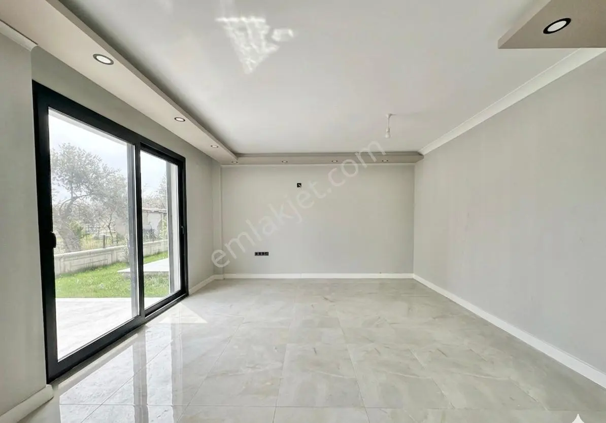꧁ay Emlaktan꧂denize Sadece 50 Mt Yüzme Havuzlu Geniş Bahçeli Satılık 3+1 Villa — fotoğraf 30