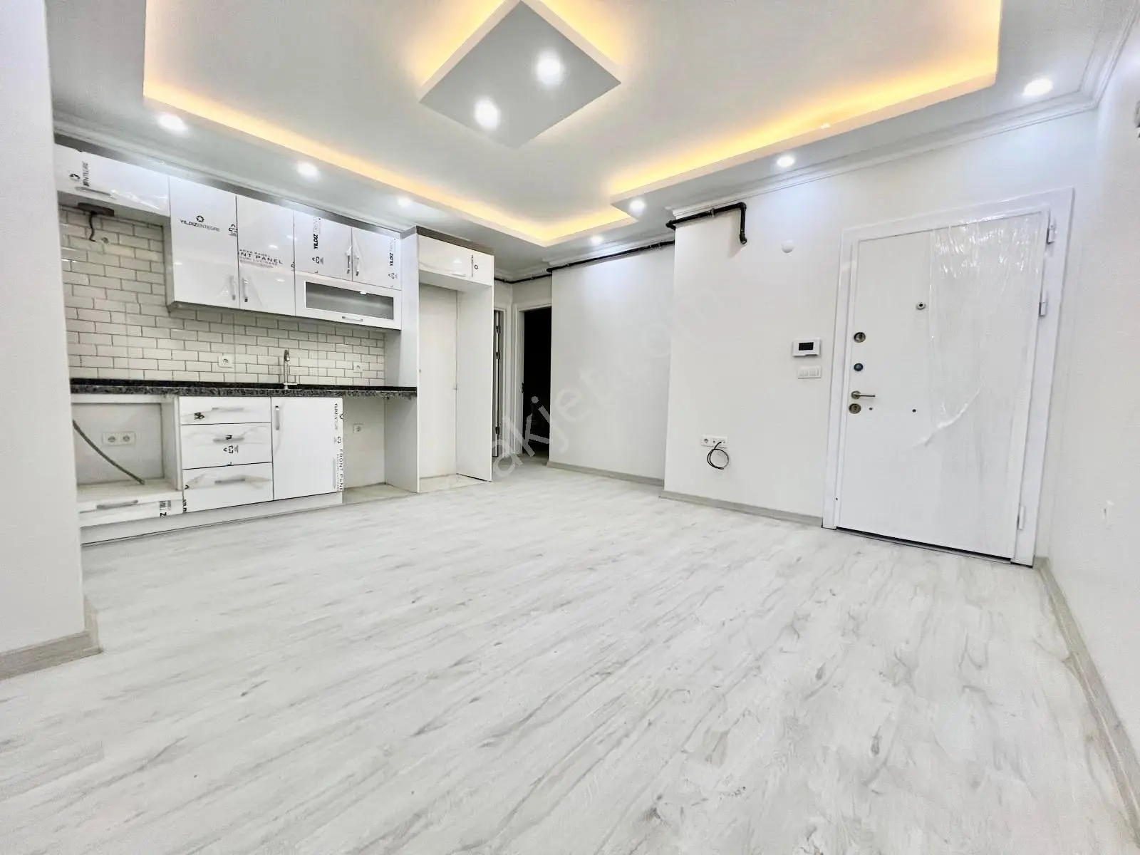 Yeni Binada Satılık 1+1 55m2 Yatırımlık Bahçekatı Daire Esra Eml