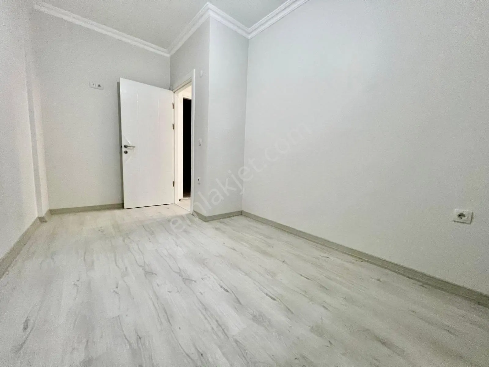 Yeni Binada Satılık 1+1 55m2 Yatırımlık Bahçekatı Daire Esra Eml — fotoğraf 6