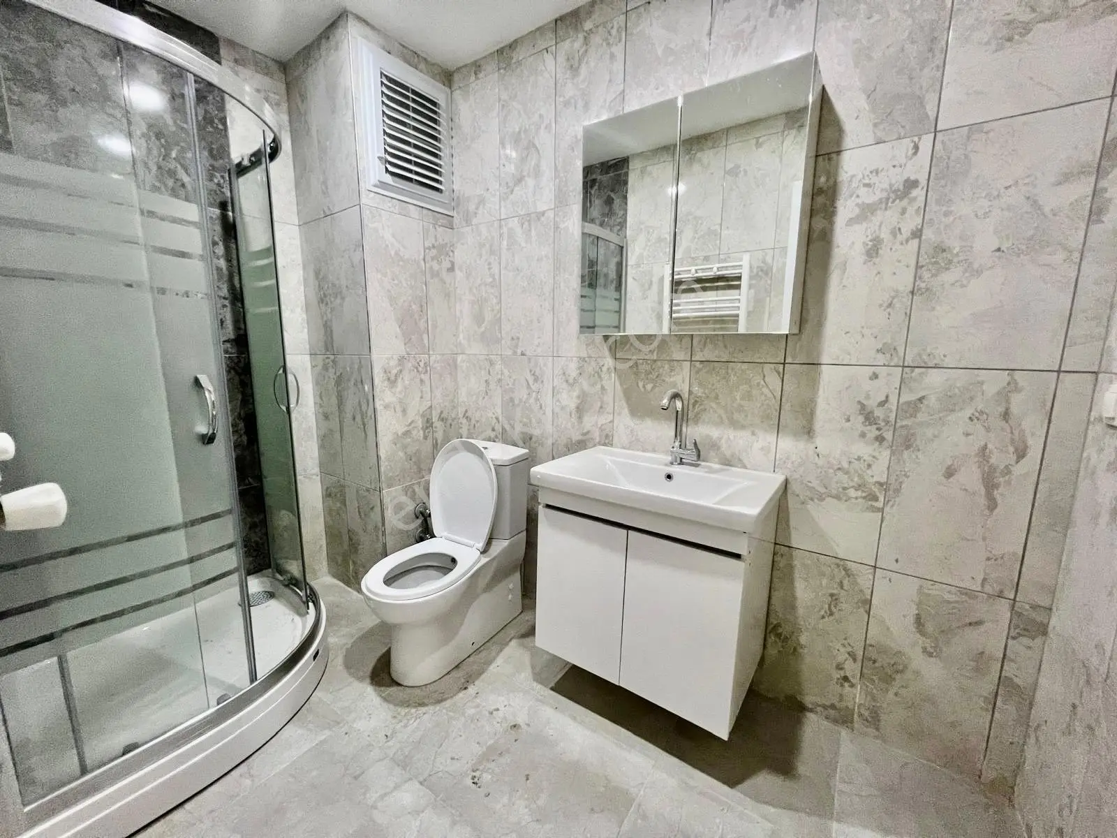 Yeni Binada Satılık 1+1 55m2 Yatırımlık Bahçekatı Daire Esra Eml — fotoğraf 11