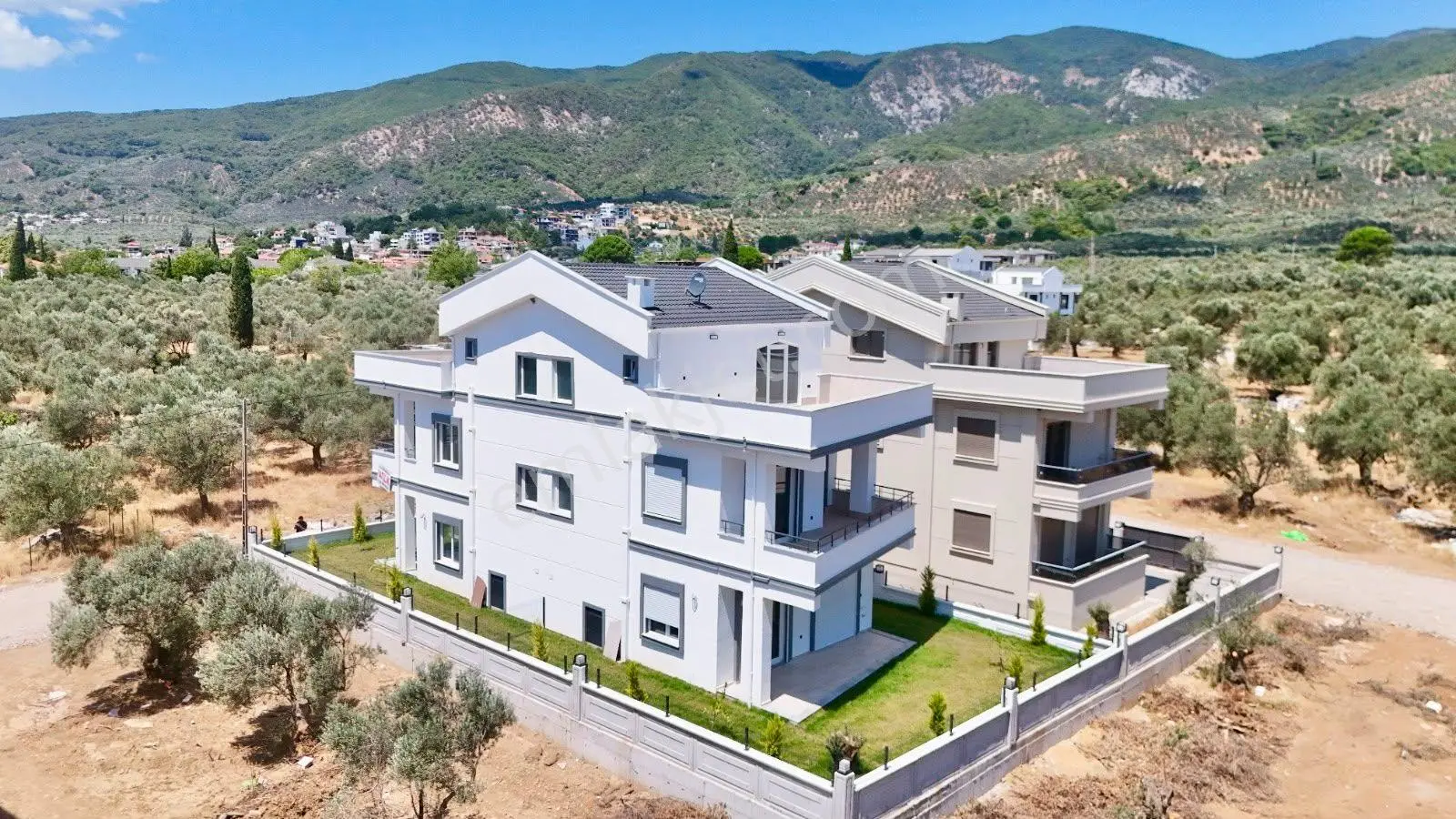 ꧁ay Emlaktan꧂güre'de Kazdağlarının Eteklerinde Doğa İçerisinde Satılık 3+1 Manzaralı Müstakil Villa — fotoğraf 2