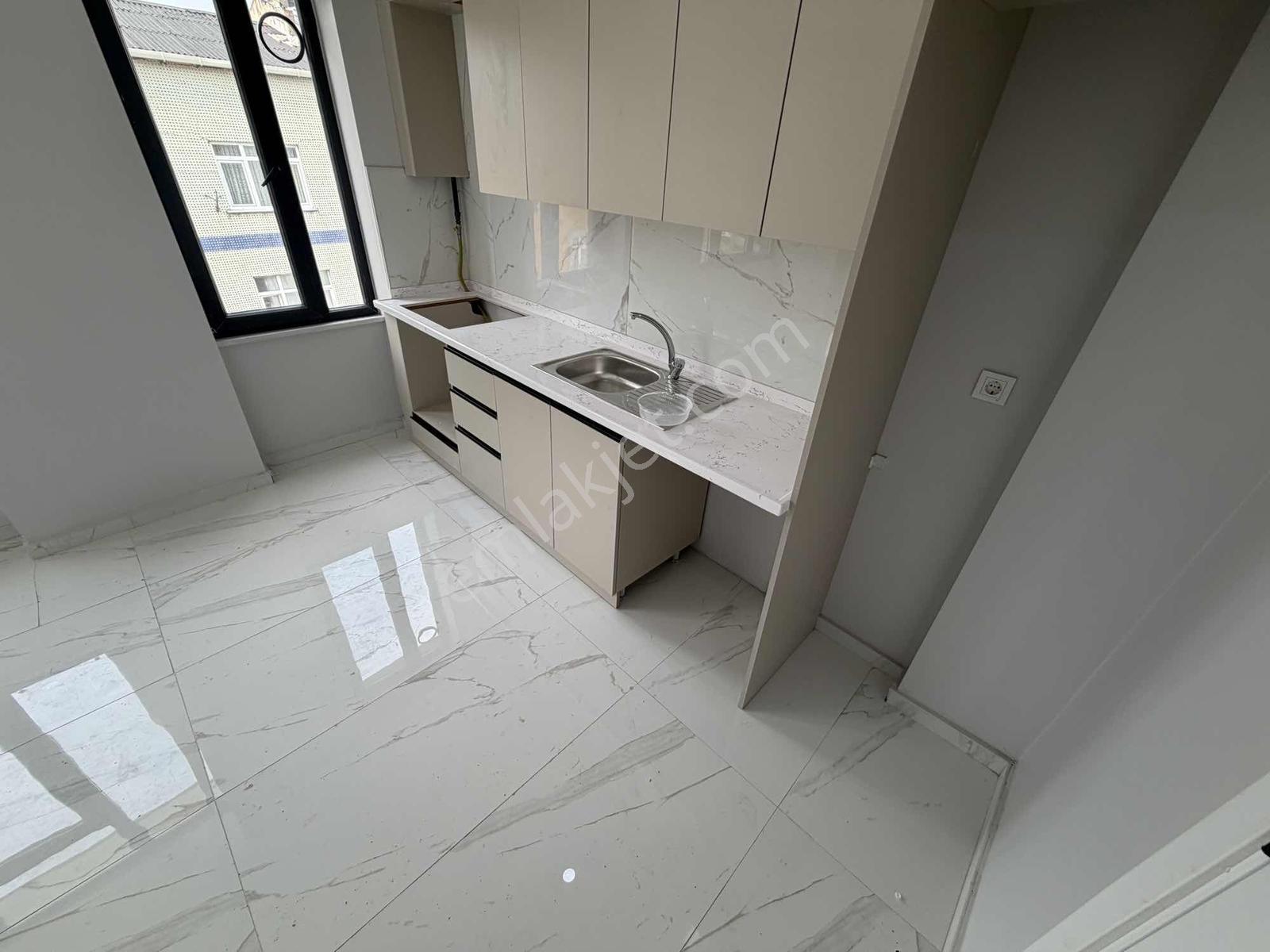 Aydın İnş.1.cebeci Cad Komşu 2+1 Balkonlu Sıfır Ara Kat Daireler — fotoğraf 3