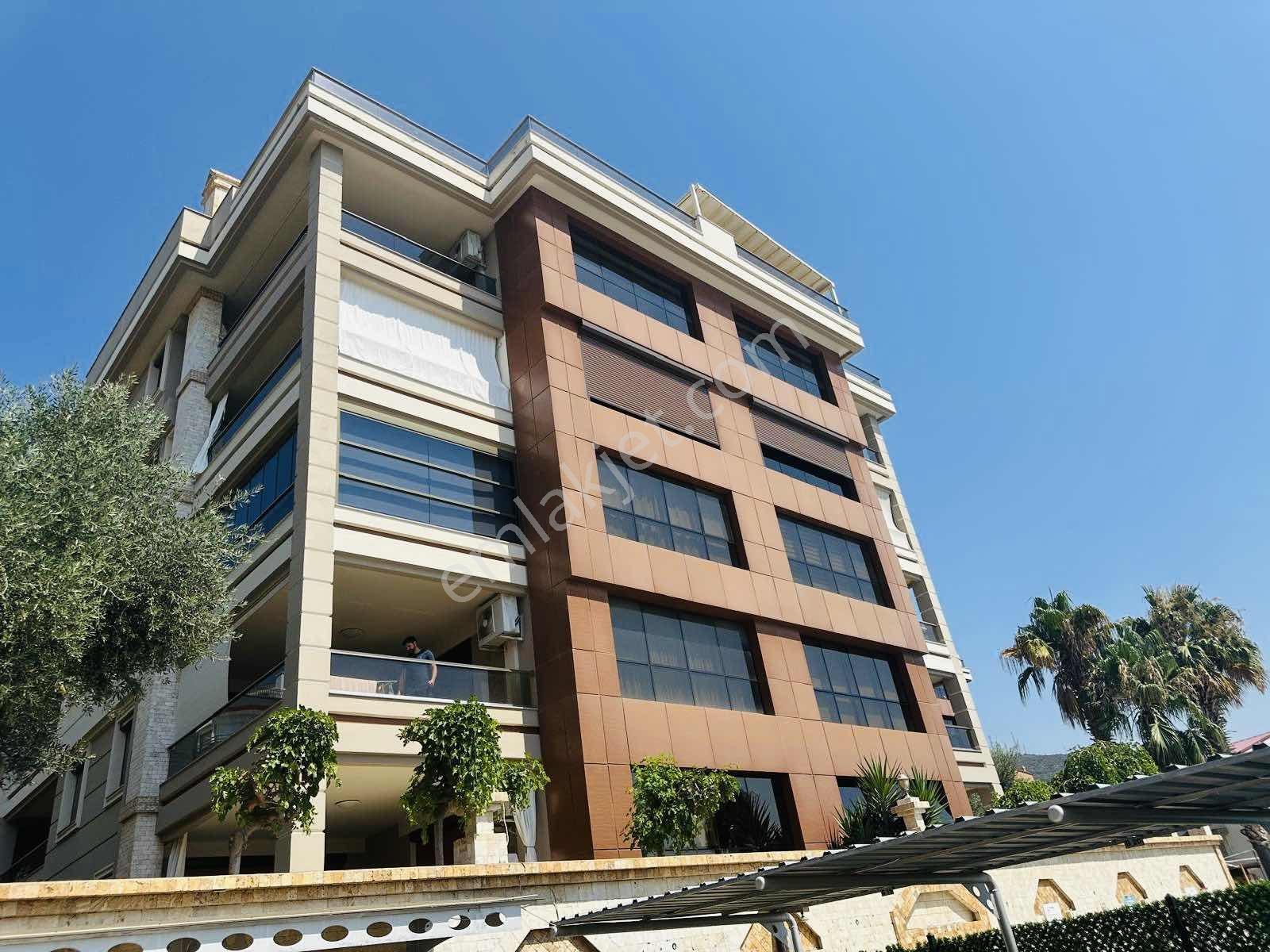 Kuşadası Ege Mahallesinde 4+1 Arakat Geniş Satlık Daire