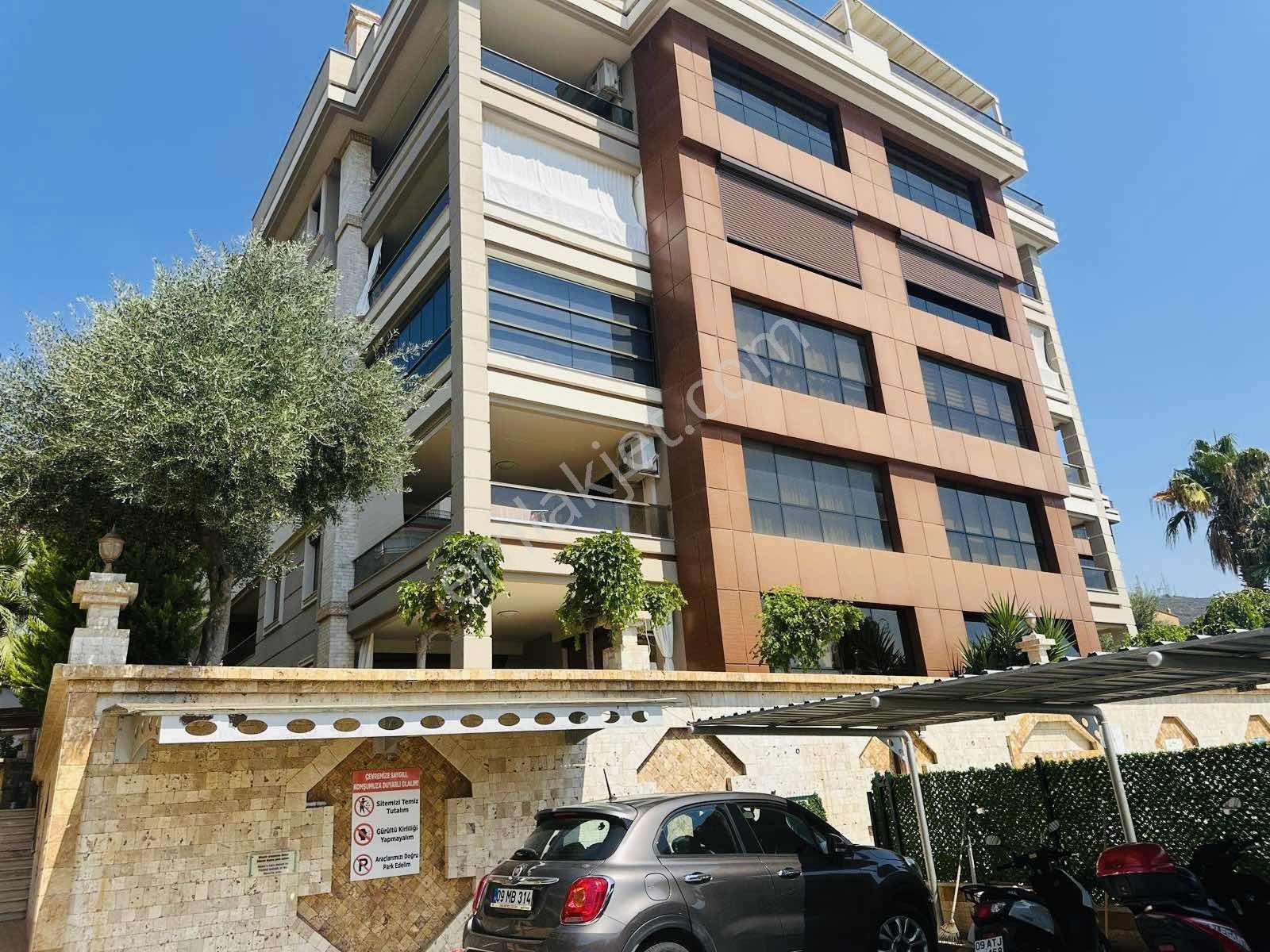 Kuşadası Ege Mahallesinde 4+1 Arakat Geniş Satlık Daire — fotoğraf 3