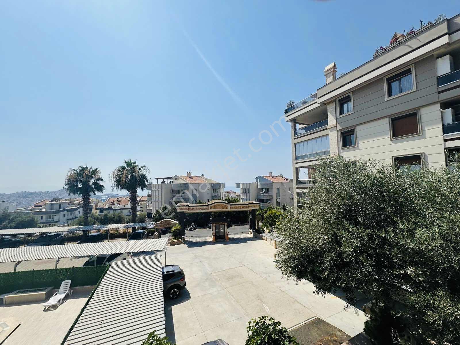 Kuşadası Ege Mahallesinde 4+1 Arakat Geniş Satlık Daire — fotoğraf 4