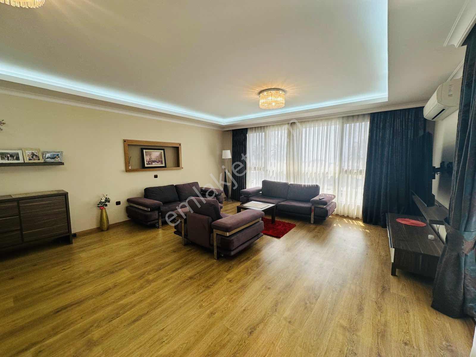 Kuşadası Ege Mahallesinde 4+1 Arakat Geniş Satlık Daire — fotoğraf 8