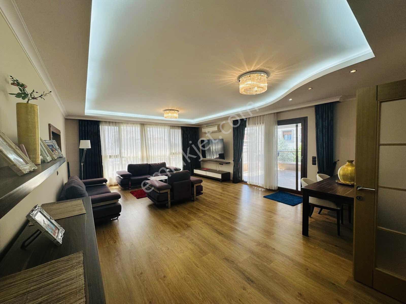 Kuşadası Ege Mahallesinde 4+1 Arakat Geniş Satlık Daire — fotoğraf 9