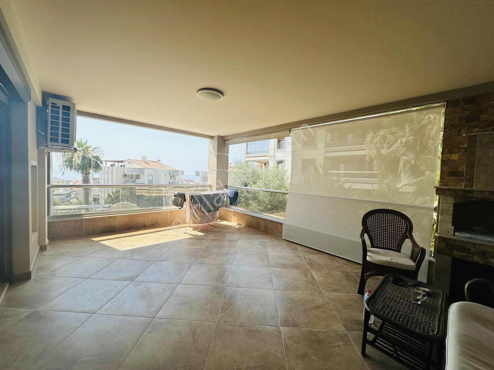 Kuşadası Ege Mahallesinde 4+1 Arakat Geniş Satlık Daire — fotoğraf 12