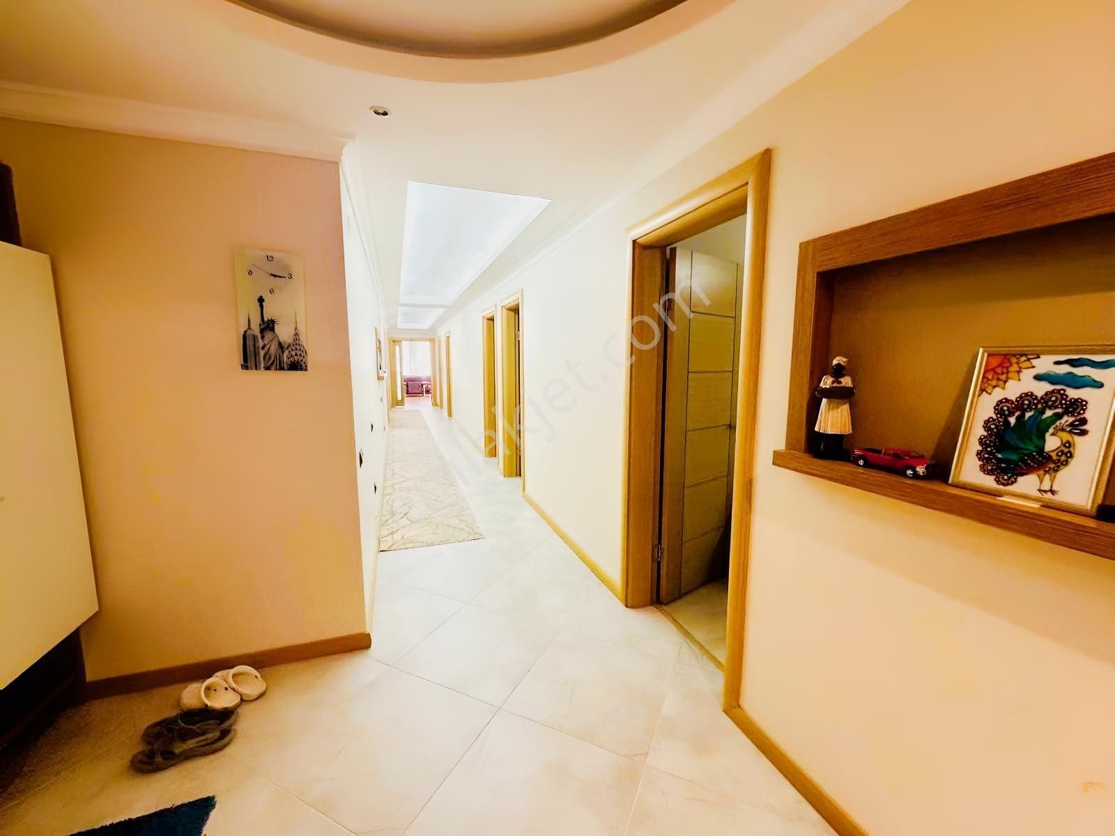 Kuşadası Ege Mahallesinde 4+1 Arakat Geniş Satlık Daire — fotoğraf 17