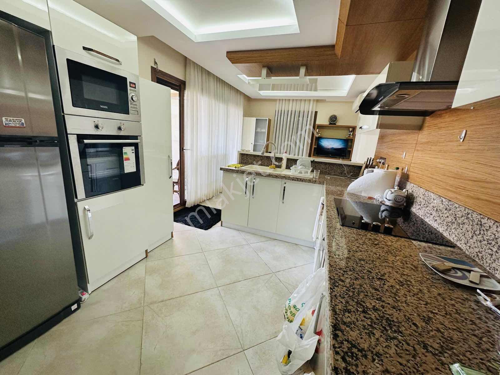 Kuşadası Ege Mahallesinde 4+1 Arakat Geniş Satlık Daire — fotoğraf 21