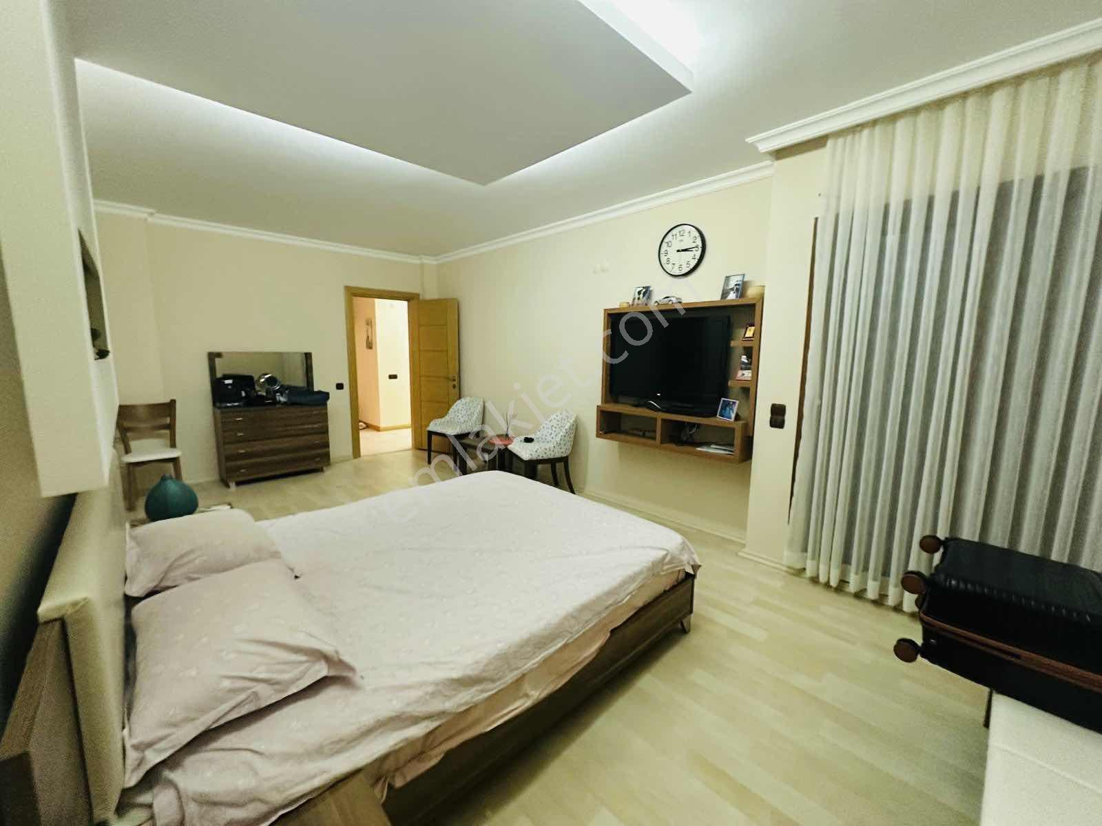 Kuşadası Ege Mahallesinde 4+1 Arakat Geniş Satlık Daire — fotoğraf 24