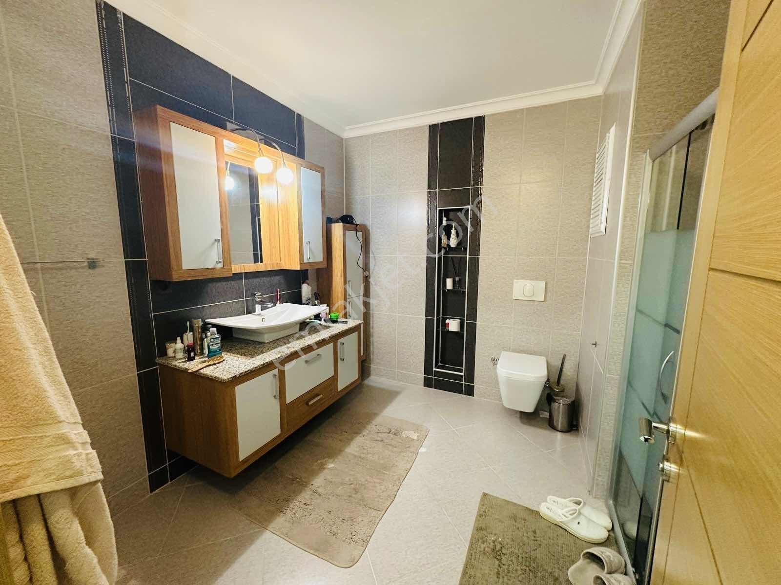 Kuşadası Ege Mahallesinde 4+1 Arakat Geniş Satlık Daire — fotoğraf 29