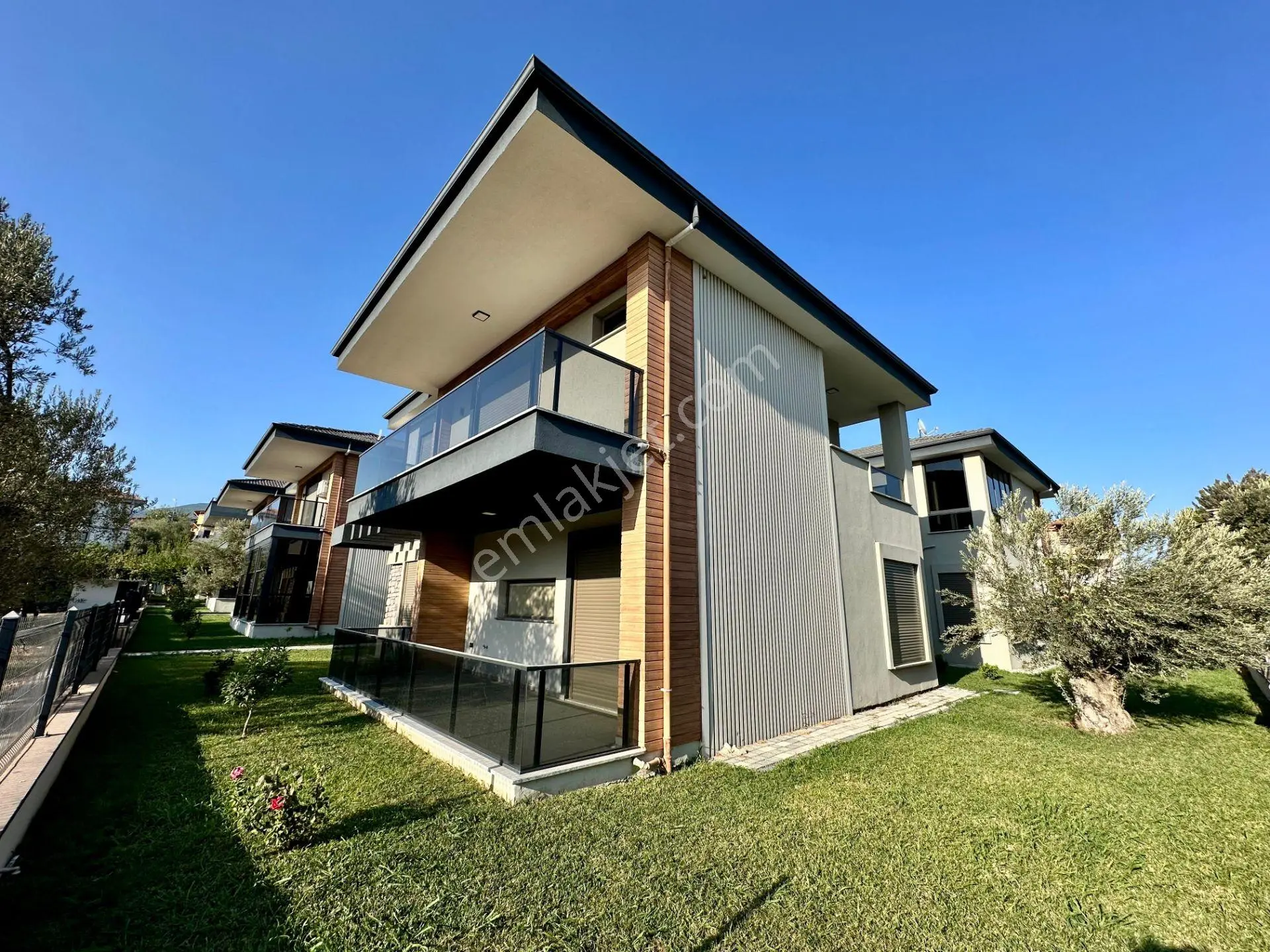 Ay Emlaktan Tahtakuşlarda Denize 300 M Yeşillikler İçerisinde Huzur Bulacağınız 4+1 Villa — fotoğraf 2