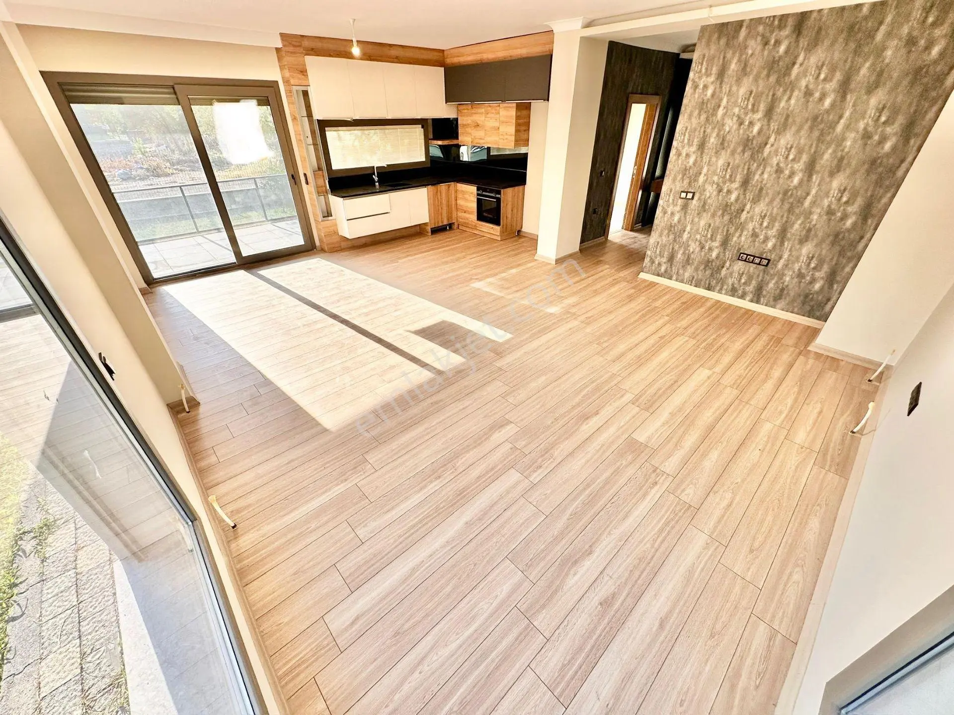 Ay Emlaktan Tahtakuşlarda Denize 300 M Yeşillikler İçerisinde Huzur Bulacağınız 4+1 Villa — fotoğraf 3