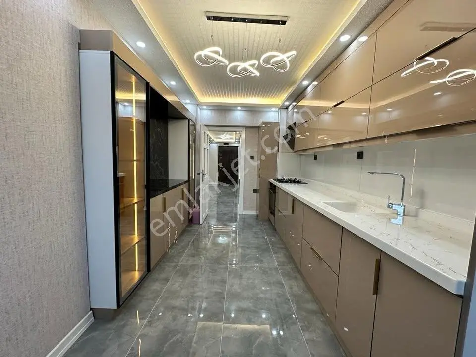 Beylikdüzü Merkez'De Oturuma Hazır Full+Full Siteiçi 2+1 Dairemiz...