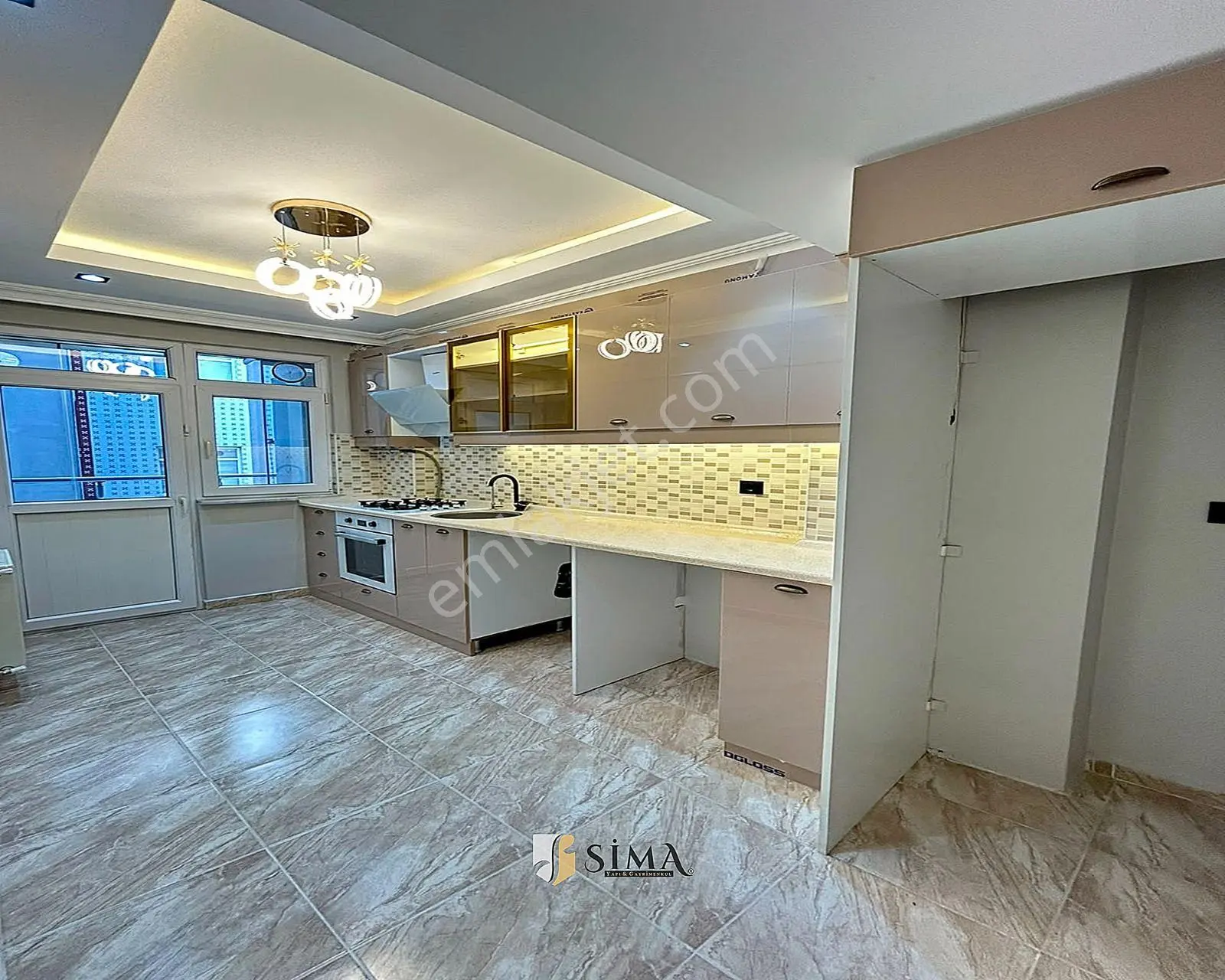 Metrobüse Yürüme Mesafesinde Aile Binasında Balkonlu 2+1 Arakat — fotoğraf 3