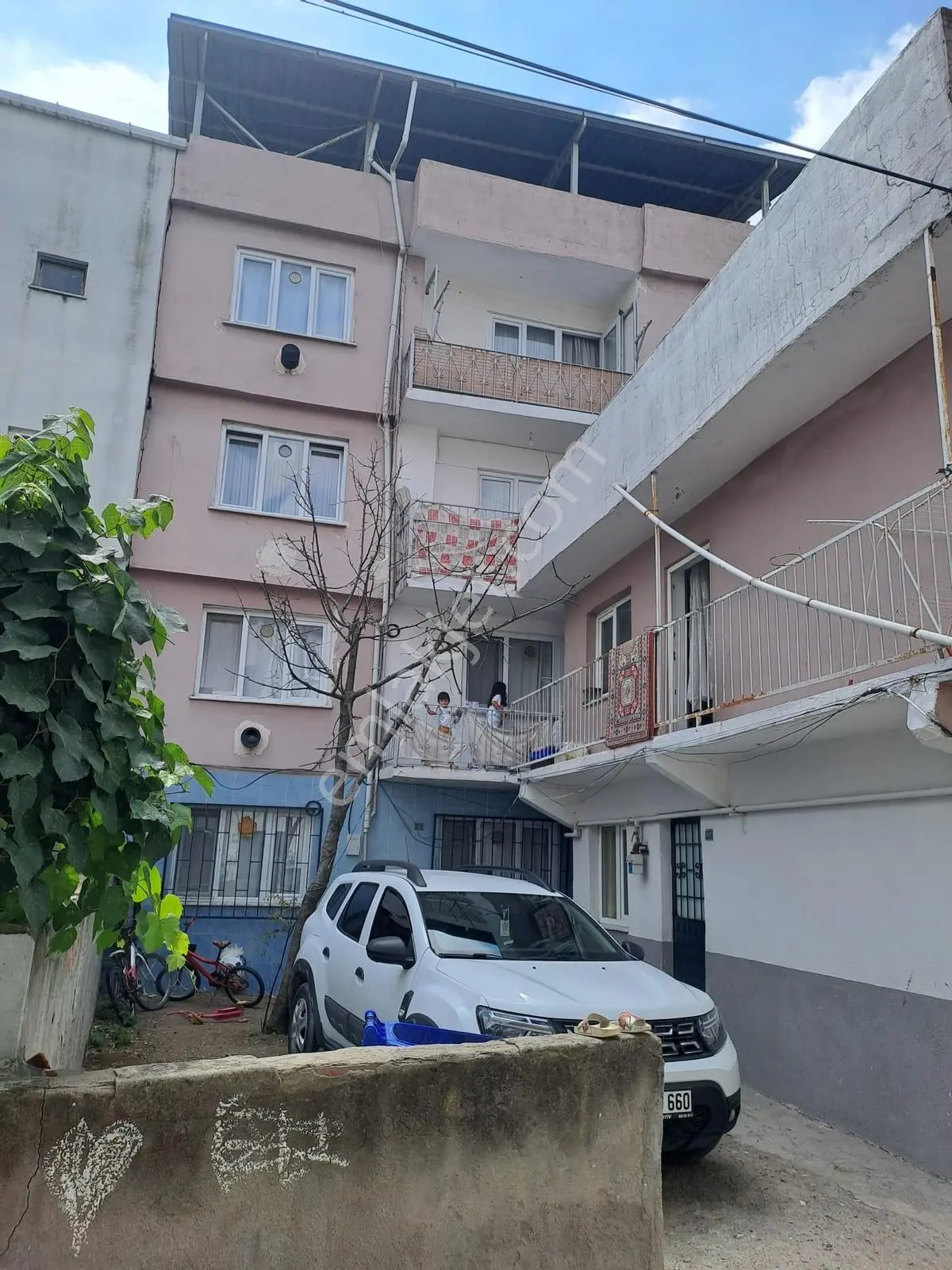 Bağlarbaşında Metroya 500 M, Yatırıma Uygun Komple Bina Ve Arsa