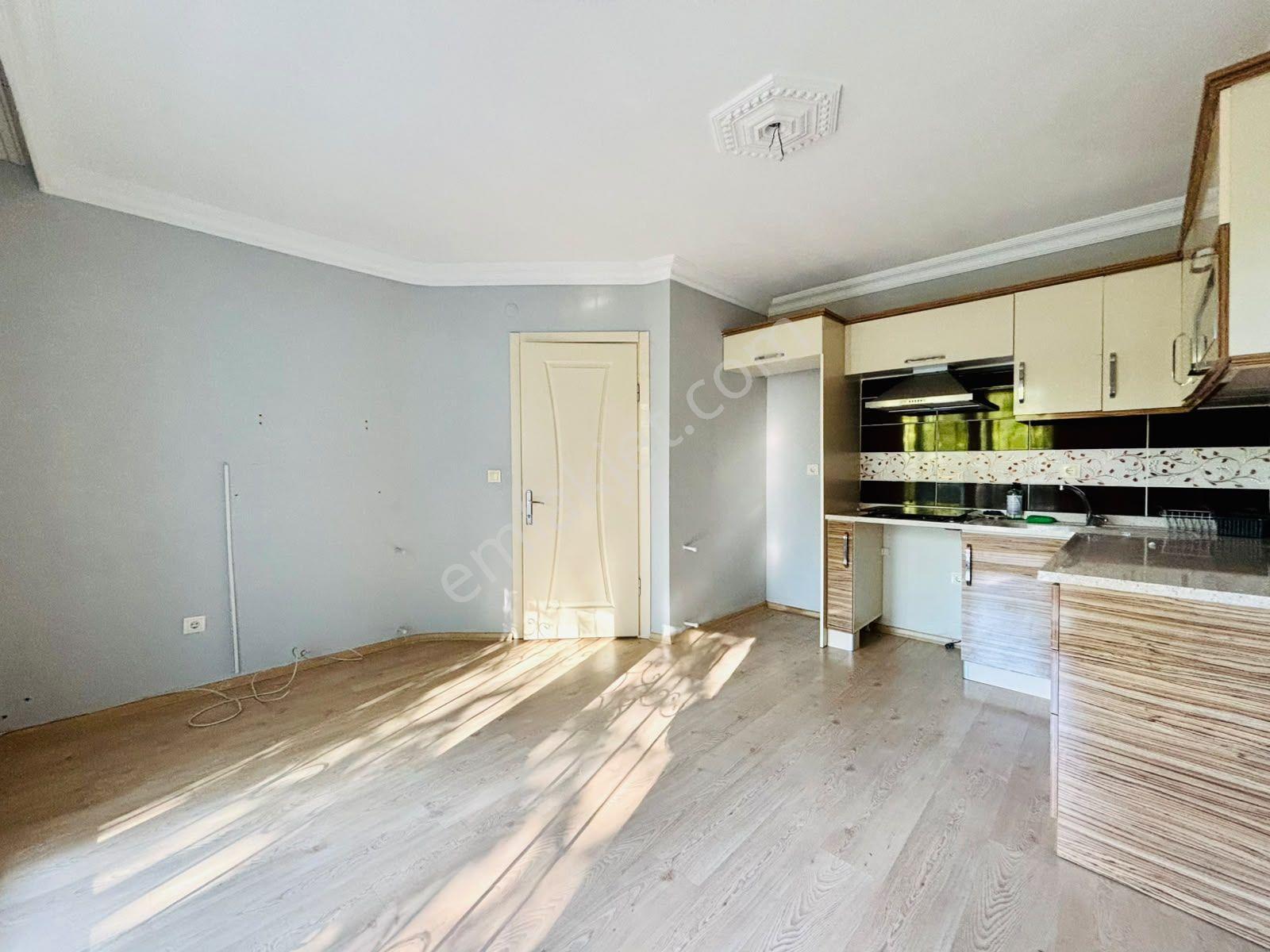 Yükselden Altınkumda Merkezi Konum Ve Bahçe Keyfi Bir Arada 2+1 — fotoğraf 2