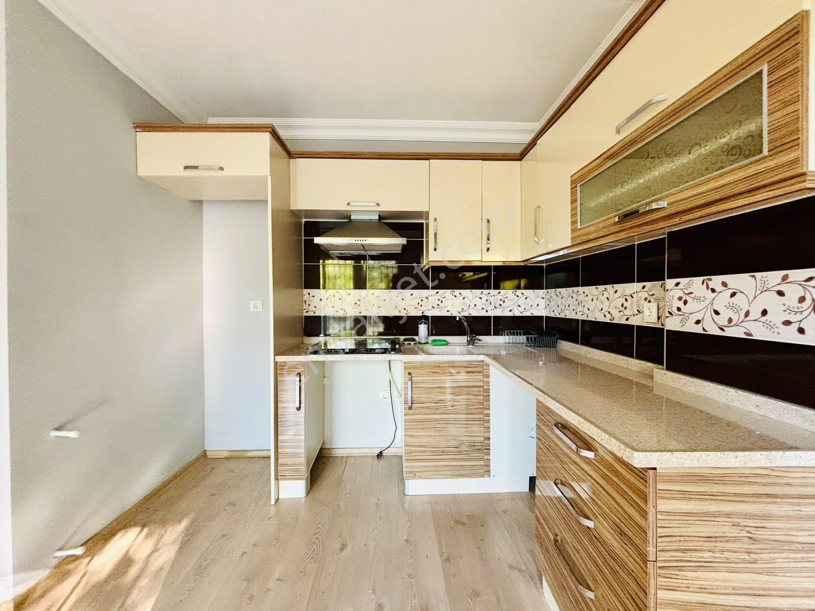 Yükselden Altınkumda Merkezi Konum Ve Bahçe Keyfi Bir Arada 2+1 — fotoğraf 10